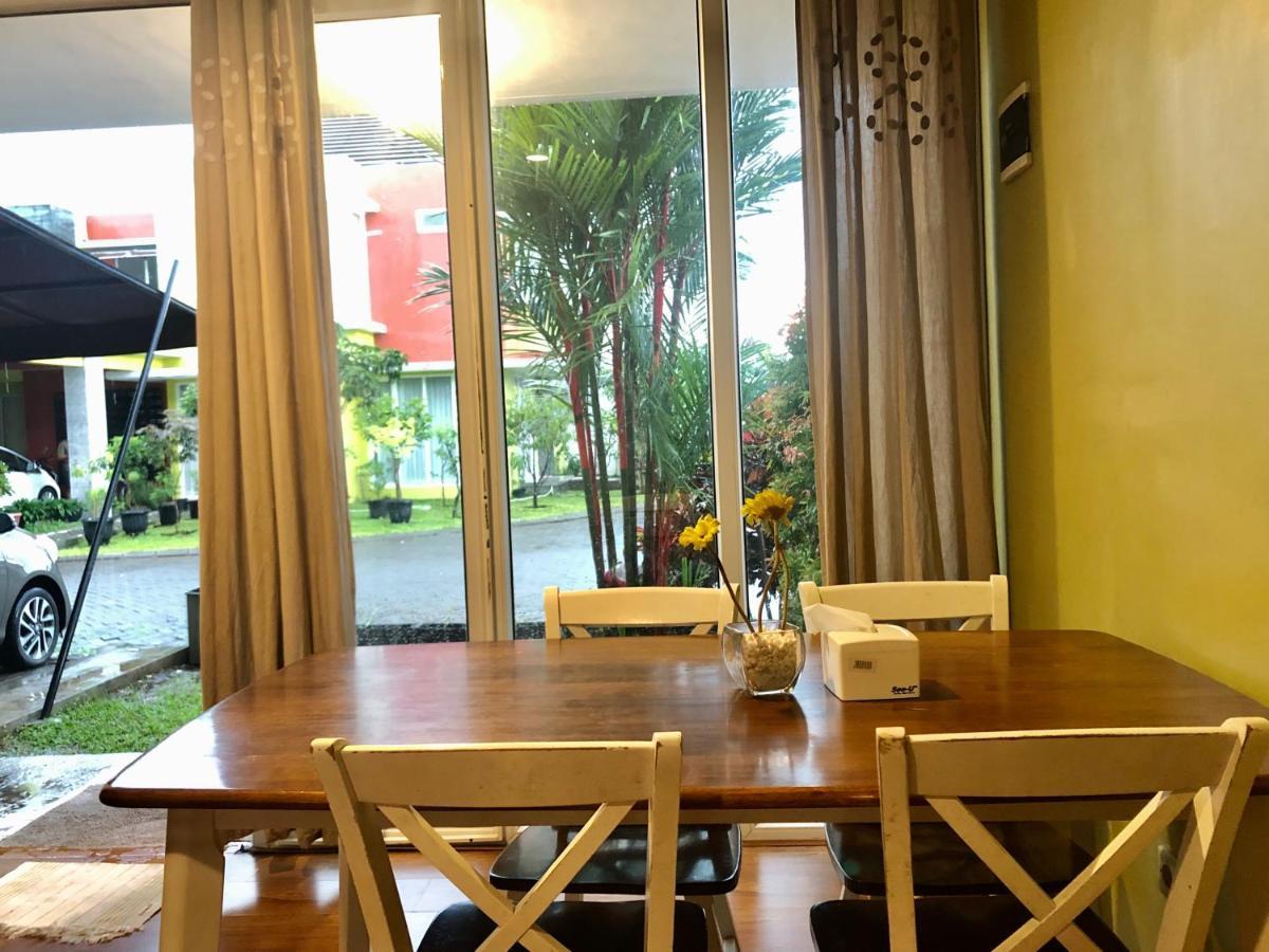 Gerbera 4Br Villa Springhill Garden Malang Ngoại thất bức ảnh