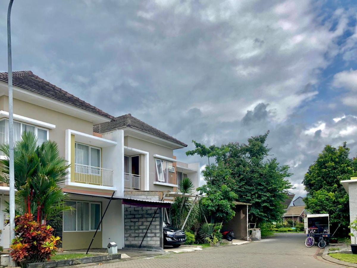 Gerbera 4Br Villa Springhill Garden Malang Ngoại thất bức ảnh